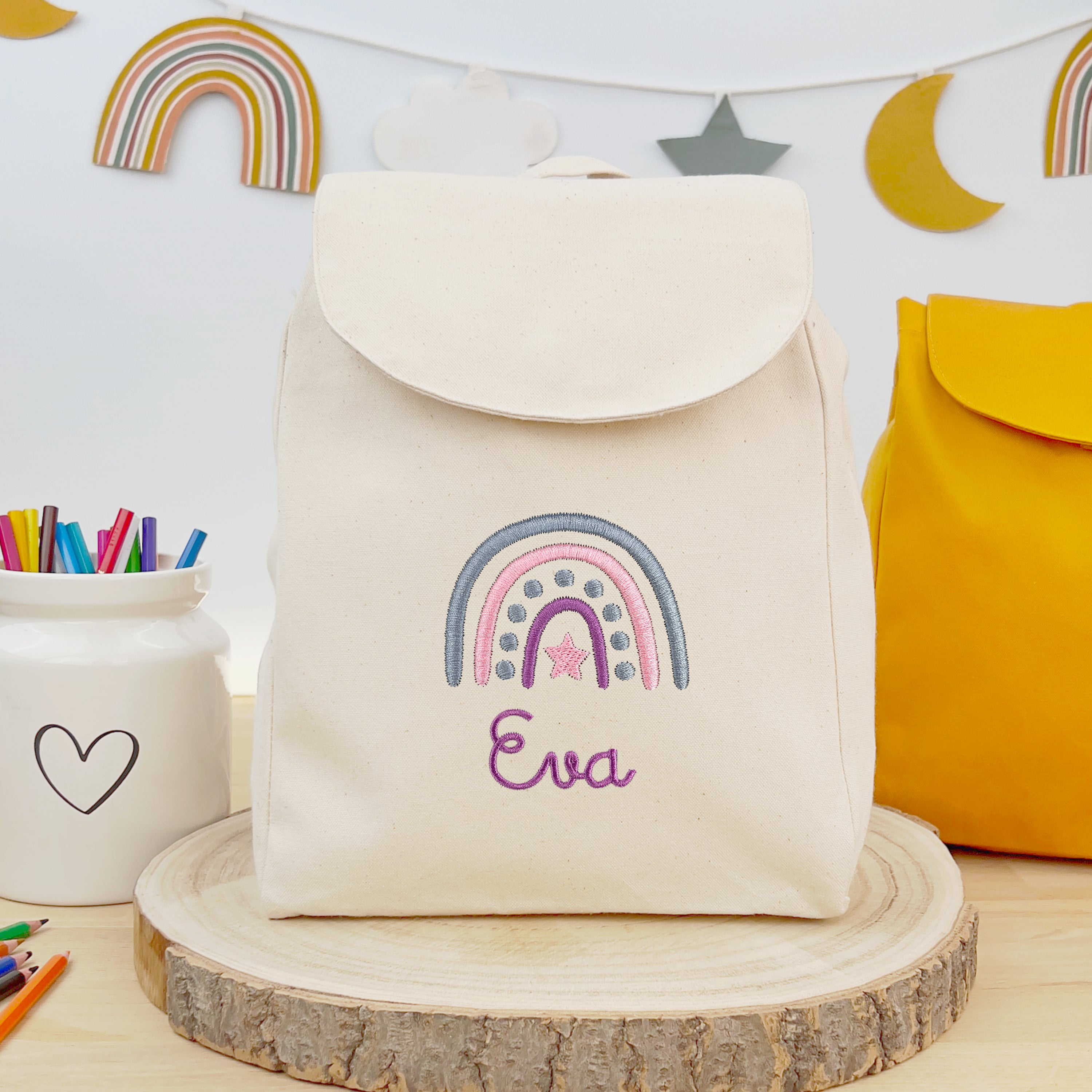 Bio-Kinderrucksack mit Namen und Regenbogen - Natur/Flieder