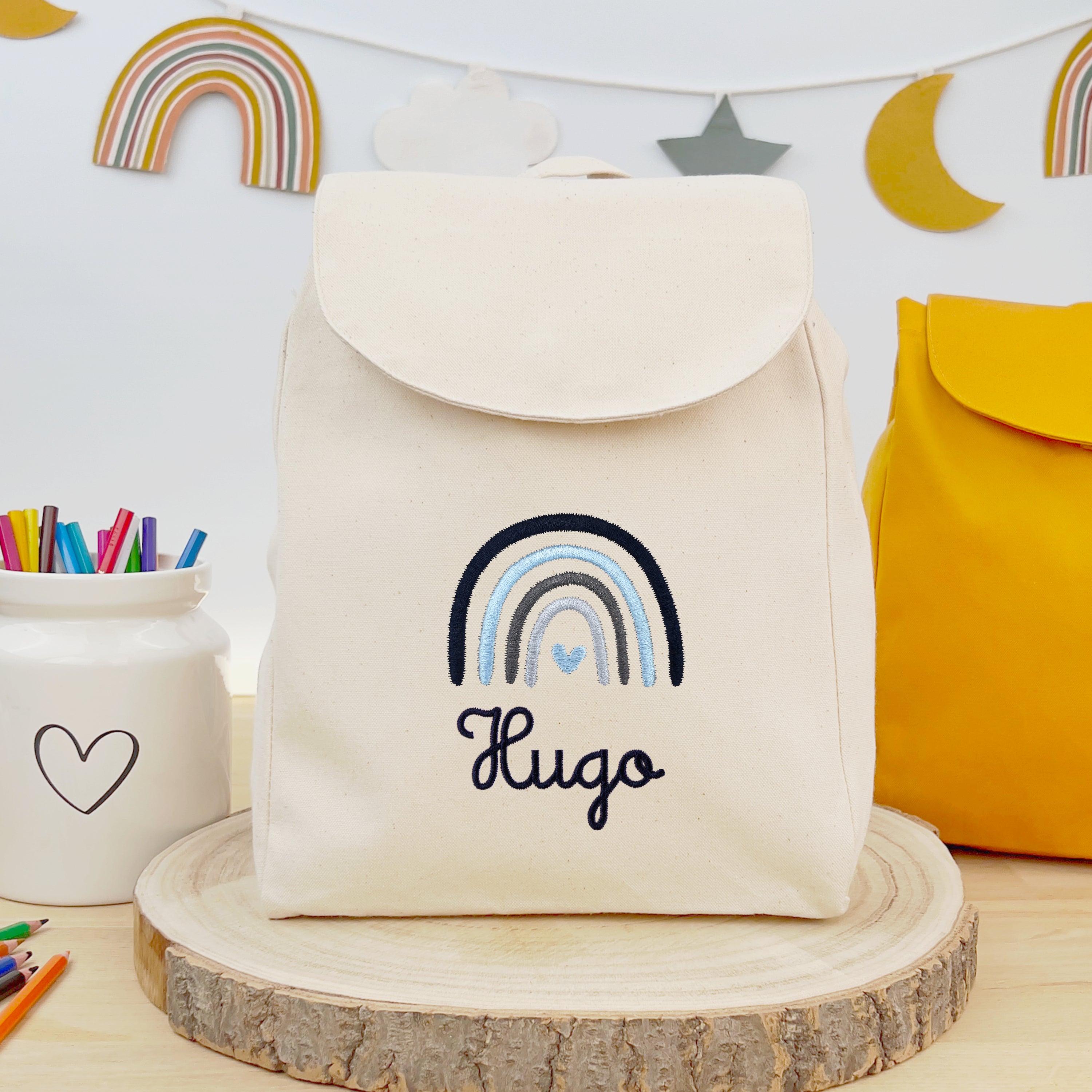 Bio-Kinderrucksack mit Namen und Regenbogen - Natur/Navy