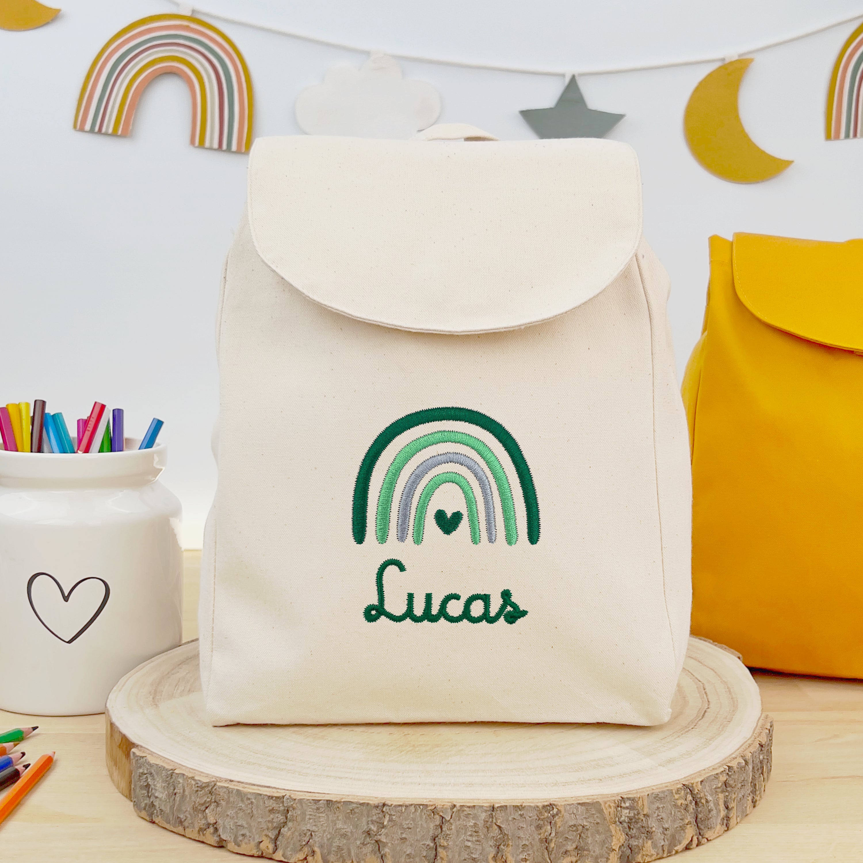 Bio-Kinderrucksack mit Namen und Regenbogen - Natur/Grün