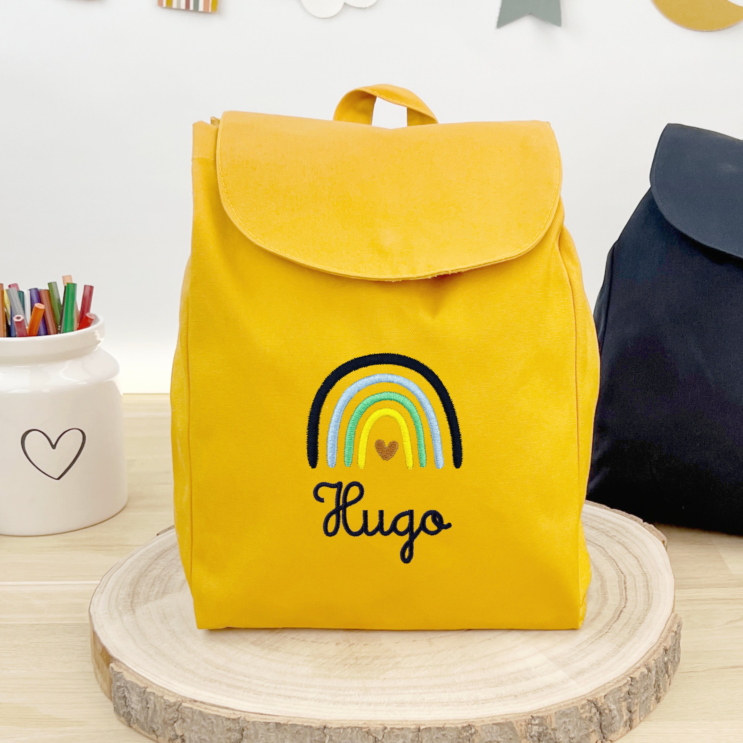 Bio Kinderrucksack mit Namen und Regenbogen - Senf/Navy