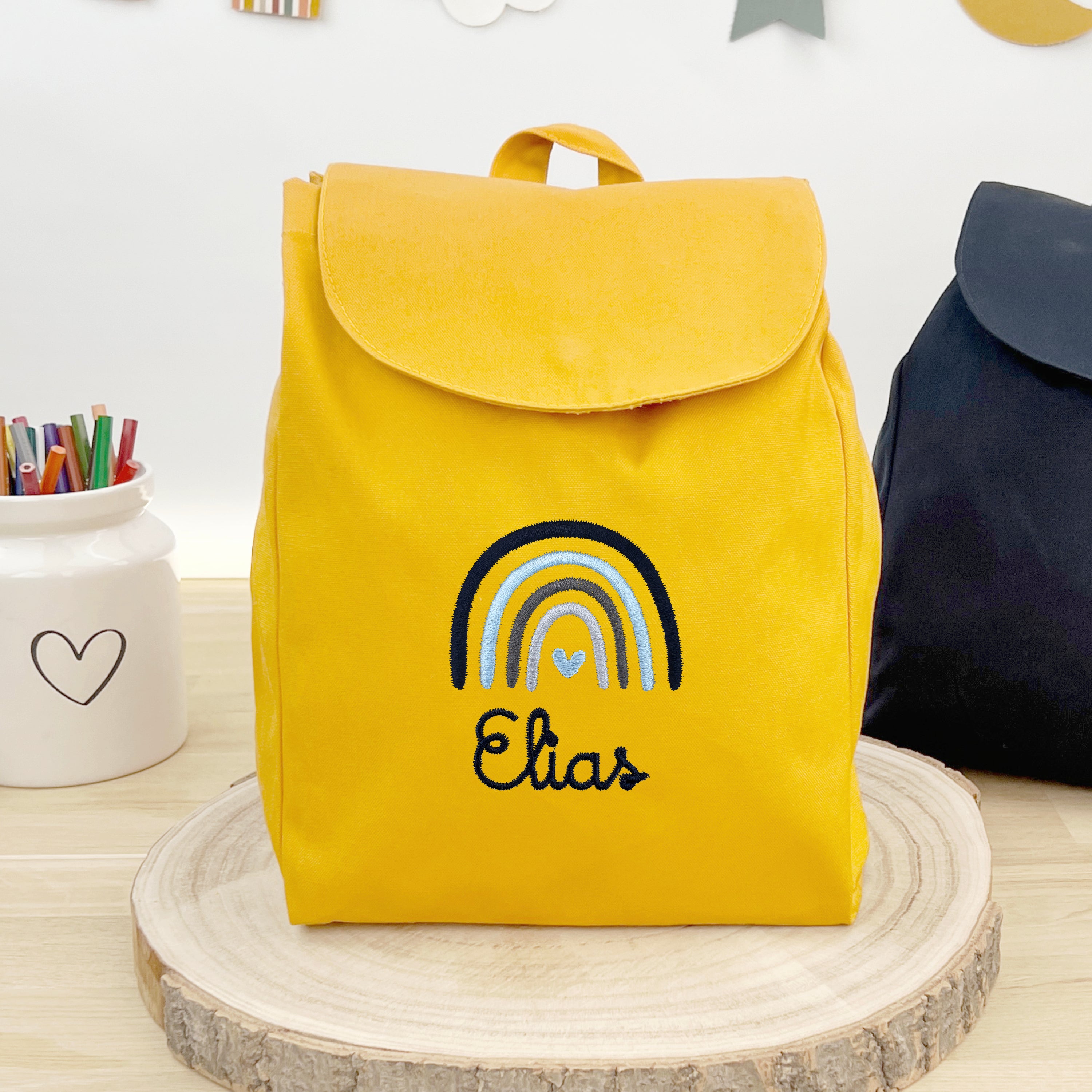 Bio Kinderrucksack mit Namen und Regenbogen - Senf/Navy