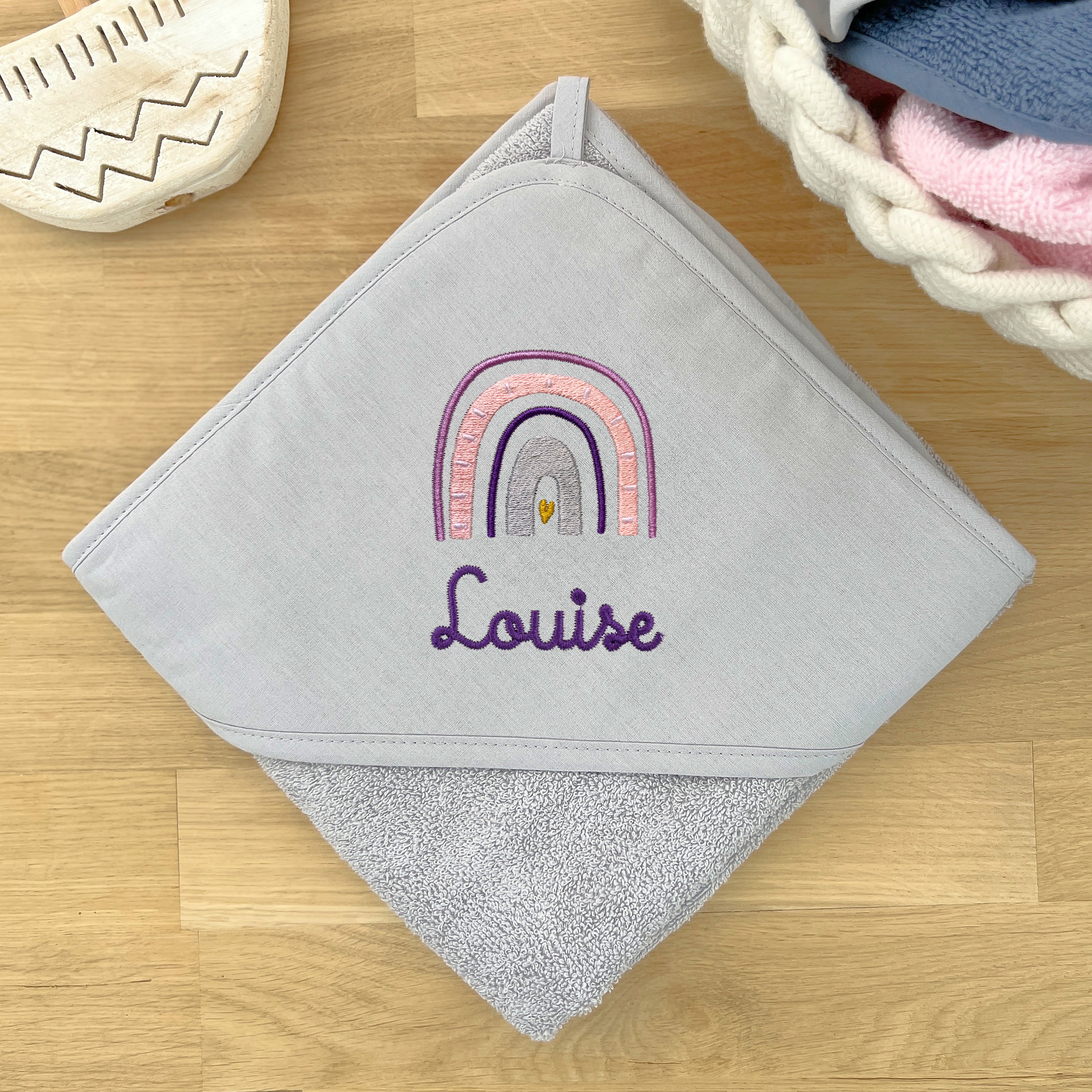 Serviette à Capuche Enfant/Bébé Avec Nom - Gris/Arc-en-Ciel